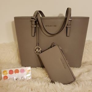 🚫SOLD🚫Michael Kors Jet set travel bundle